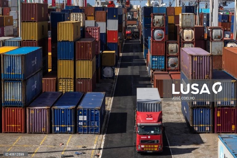 Exportações caem 14% em janeiro e importações 2,5%