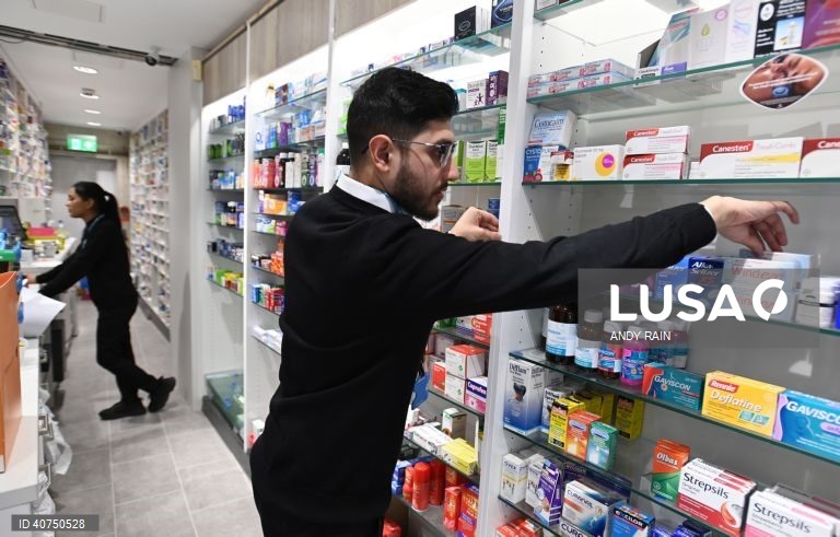 EUA cancelam tarifas sobre produtos farmacêuticos britânicos