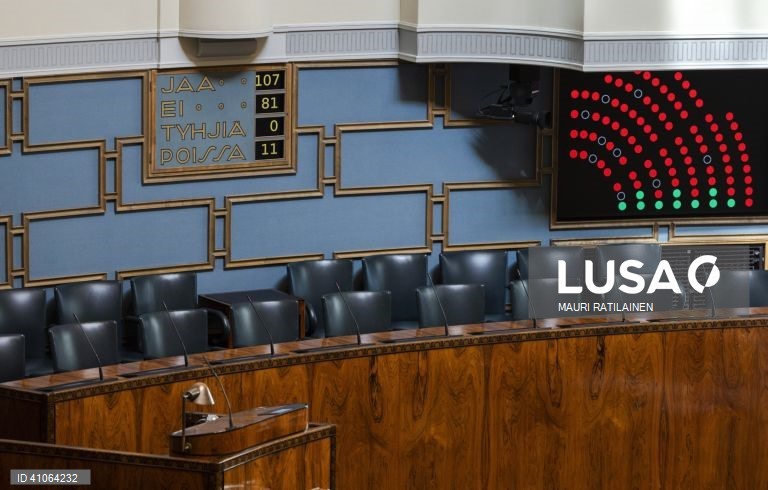 Parlamento finlandês aprova saída de tratado que proíbe minas antipessoais