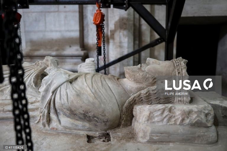 Espólio do túmulo de D. Dinis classificado tesouro nacional