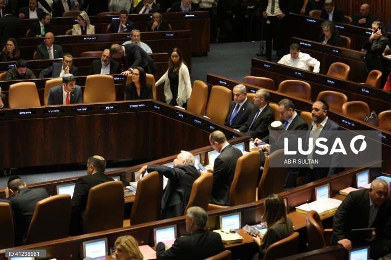 Maioria que apoia Governo israelita apresenta projeto de lei para eleições antecipadas