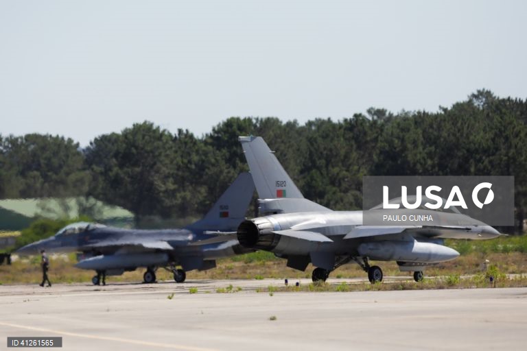 Caças F-16 da Força Aérea vão sobrevoar céus de Portugal continental no tradicional voo de Natal