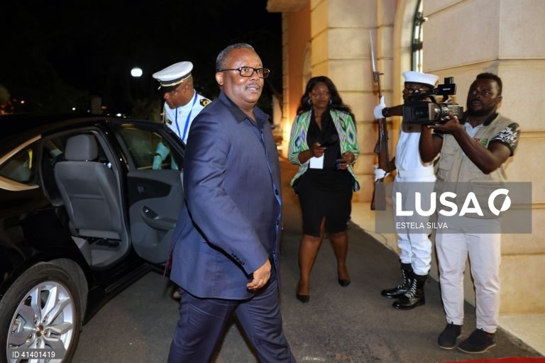 PR guineense lança pedra para construção de nova torre no aeroporto de Bissau