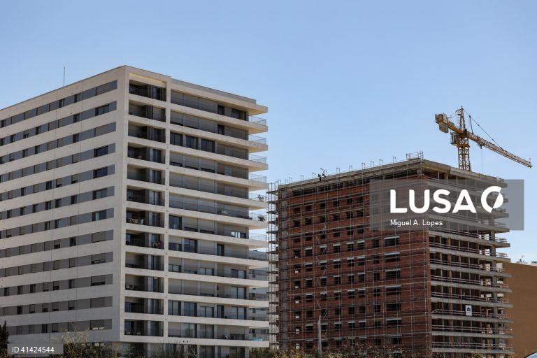 Euribor desce a três e a 12 meses e sobe a seis meses
