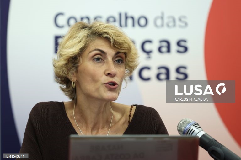 Dívida pública abaixo de 90% do PIB dá efeito psicológico aos mercados - presidente do CFP