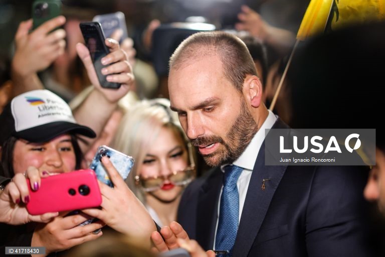Deputado brasileiro Eduardo Bolsonaro pede autorização para exercer mandato a partir dos EUA