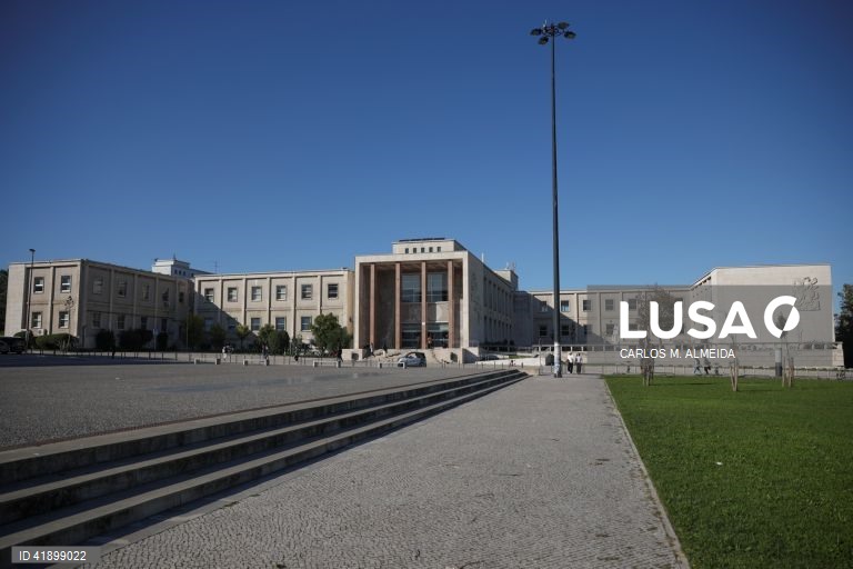 Sindicato denuncia cursos em que docentes trabalham mais do que previsto na acreditação