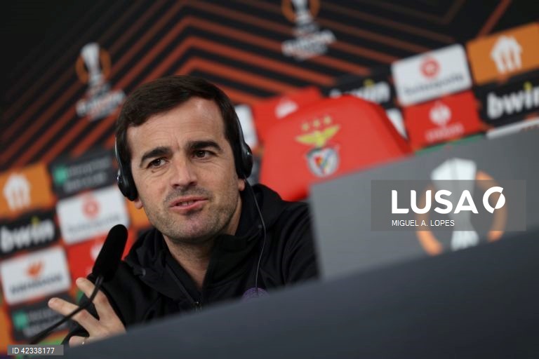 Espanhol Carles Martínez Novell é o novo treinador do Bayer Leverkusen