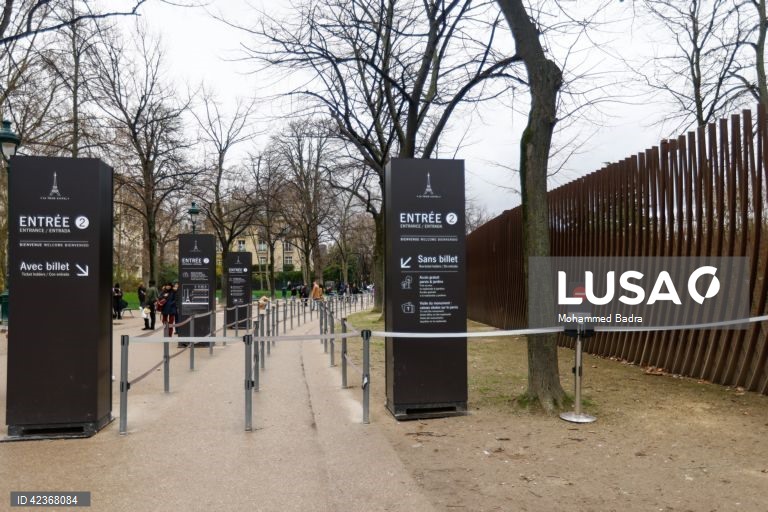 Eiffel Tower closed because of staff strike	