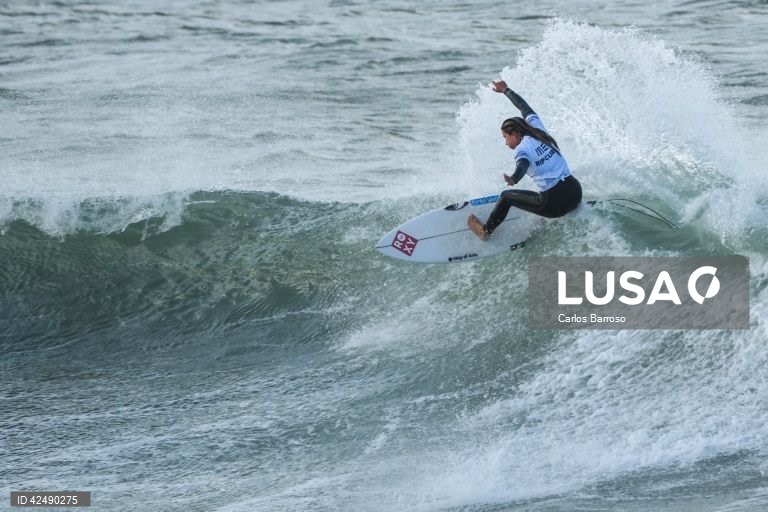 Francisca Veselko junta-se a Yolanda Hopkins na elite mundial de surf