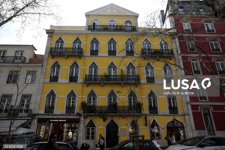 Compra de casas por estrangeiros em mínimos desde 2021