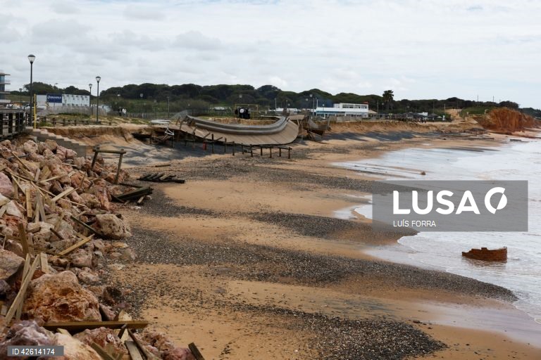 Governo assina contrato para alimentação artificial das praias entre Quarteira e Garrão