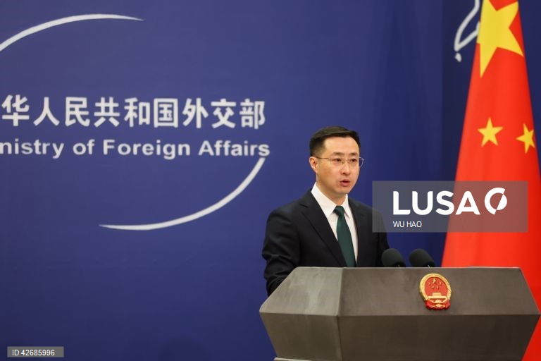 China insta Filipinas a regressar ao diálogo para resolver litígios territoriais