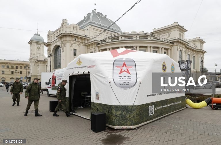 Mobile recruitment center for military service in St. Petersburg
