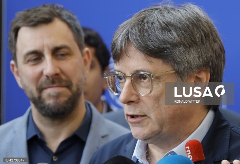 Puigdemont em segundo lugar nas eleições catalãs e pronto para formar governo sólido