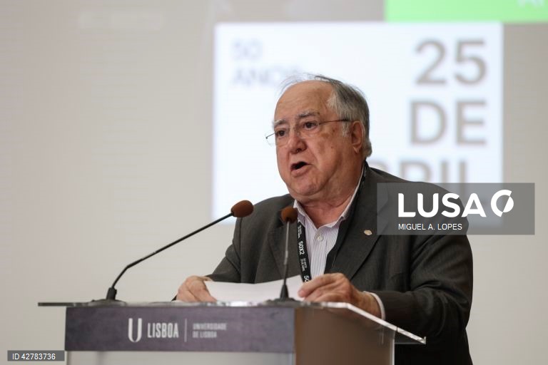 Vasco Lourenço diz que Governo deve envergonhar-se de comissão de “fachada” para o 25 de Novembro