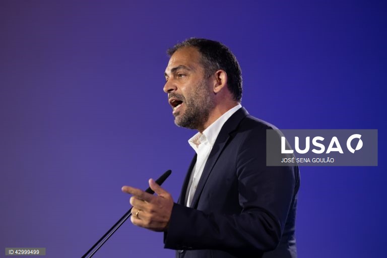 Duarte Cordeiro não é candidato a líder do PS mas quer solução de unidade e não de fação