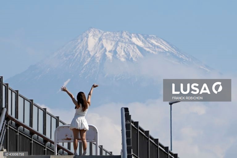 Japão regista recorde de visitantes apesar de forte queda do fluxo de turistas chineses