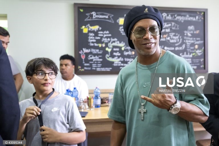 Ronaldinho Gaucho opens burger restaurant in Geneve