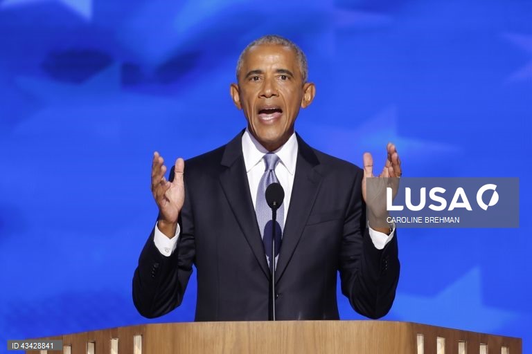 “Sim, ela pode”, diz Barack Obama em discurso muito aplaudido sobre Kamala Harris