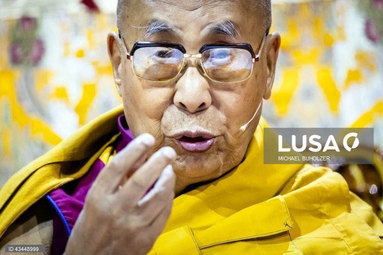 Dalai Lama celebra 90 anos e prepara sucessão espiritual