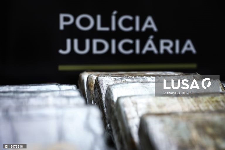 Cocaína intercetada em alto mar pela PJ e Marinha tinha como destino países europeus