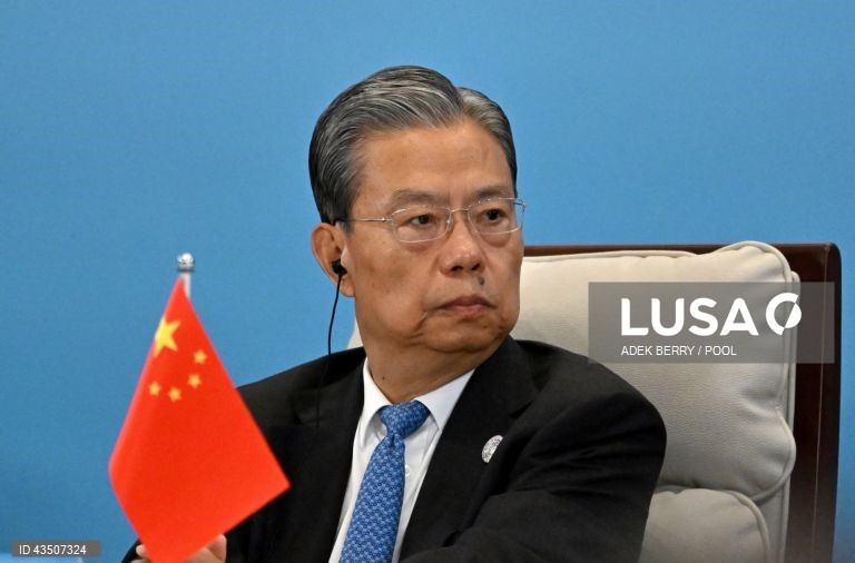 Presidente do órgão legislativo máximo da China inicia hoje visita a Portugal