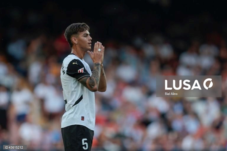Benfica assegura médio argentino Enzo Barrenechea por empréstimo do Aston Villa