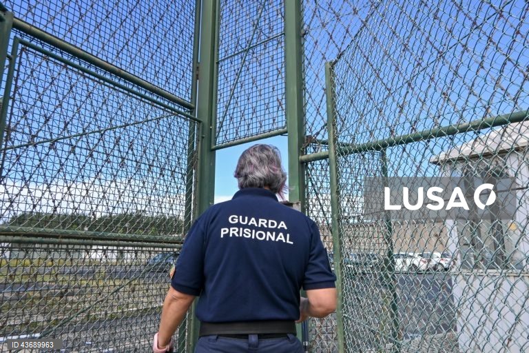 Adesão a greve dos guardas prisionais iniciada hoje ronda os 60% - sindicato
