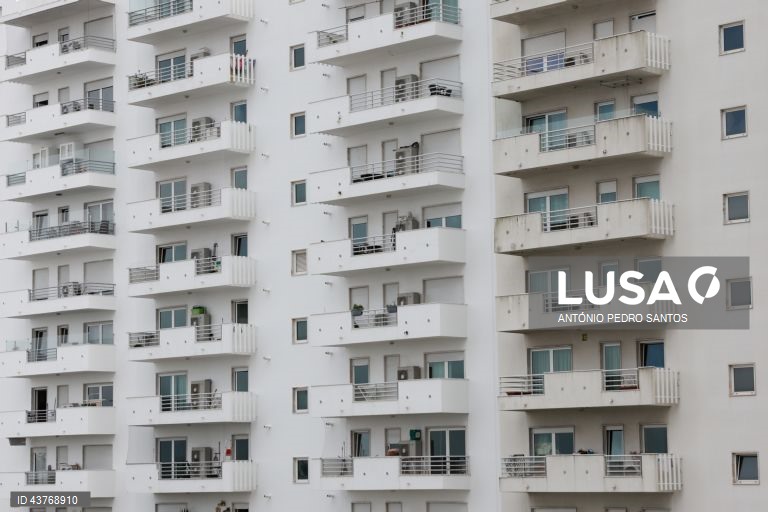 Prestação da casa desce 123,54 euros em agosto para crédito de 150 mil euros e Euribor a 12 meses
