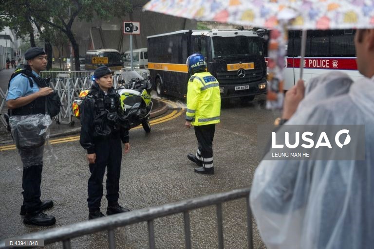 Julgamento de empresário dos media pró-democracia de Hong Kong em alegações finais