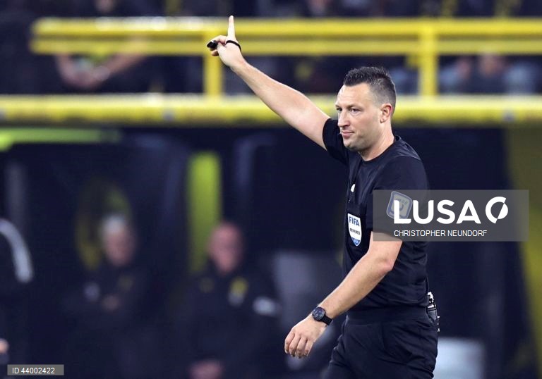 Árbitro alemão Sven Jablonski no Ajax-Benfica para a Liga dos Campeões