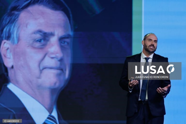 Filho de Bolsonaro acredita em novas sanções dos EUA caso o pai seja condenado