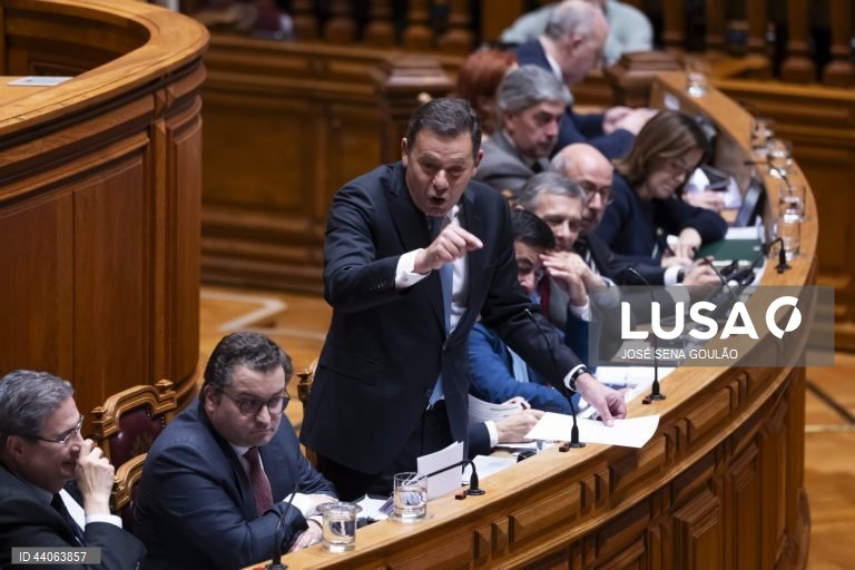 Montenegro tem hoje primeiro debate quinzenal do ano no parlamento