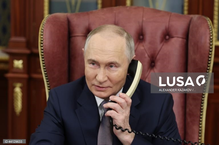 Putin e Trump discutem por telefone tensões no Médio Oriente e negociações na Ucrânia