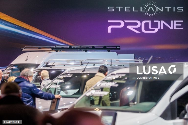 Grupo automóvel Stellantis colabora com Nvidia, Uber e Foxconn para ‘taxis-robôs’