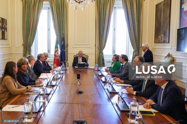 Conselho de Estado reúne-se hoje para analisar situações na Ucrânia e Venezuela