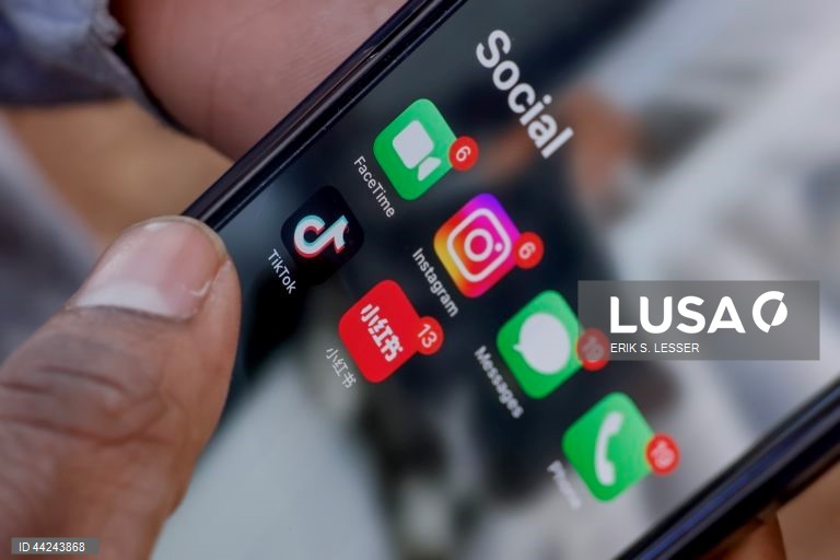 TikTok lança nova estratégia de verificação de factos para utilizadores nos EUA