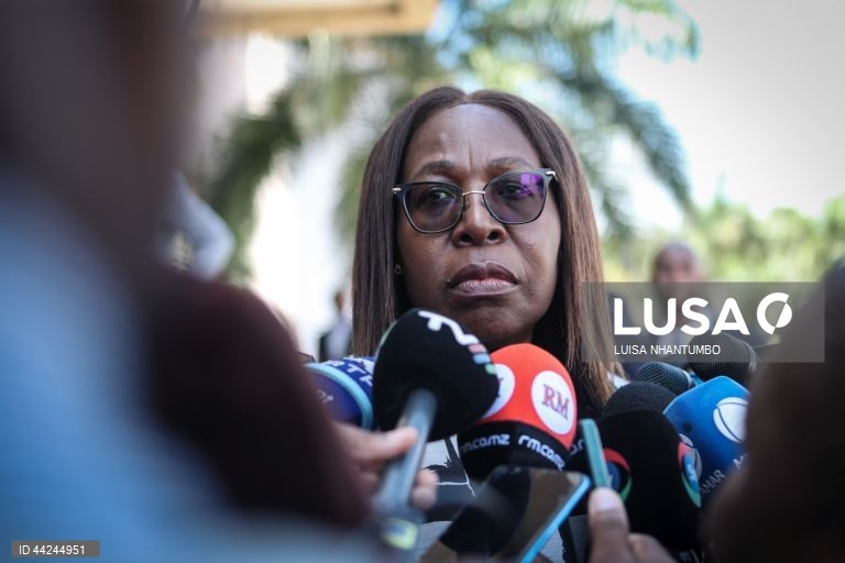 Primeira-ministra de Moçambique pede aposta na capacitação de professores
