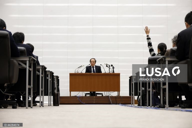 Banco do Japão reduz previsão de crescimento devido a tarifas mas mantém juros
