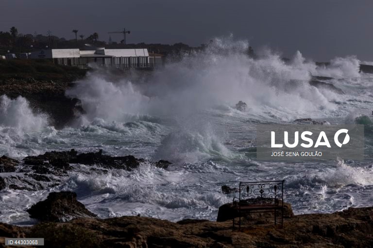 Seis distritos do continente sob aviso laranja devido à agitação marítima