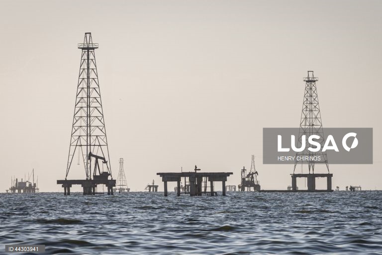 Produção de petróleo da OPEP cai 34% desde o início da guerra