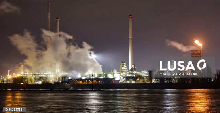 Thyssenkrupp reduz previsões anuais após agravar prejuízo no 3.º trimestre