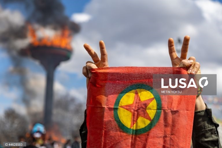 Partido curdo anuncia desarmamento em sinal de boa vontade com Turquia