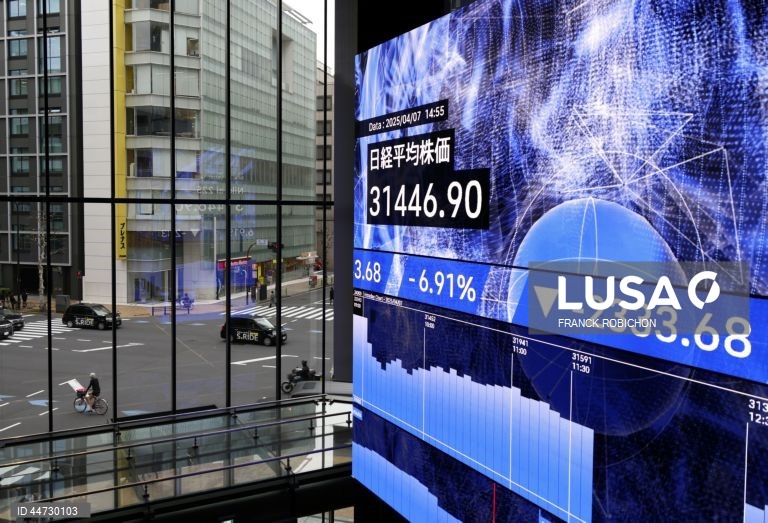 Bolsa de Tóquio abre em terreno negativo com Nikkei a perder 0,78%