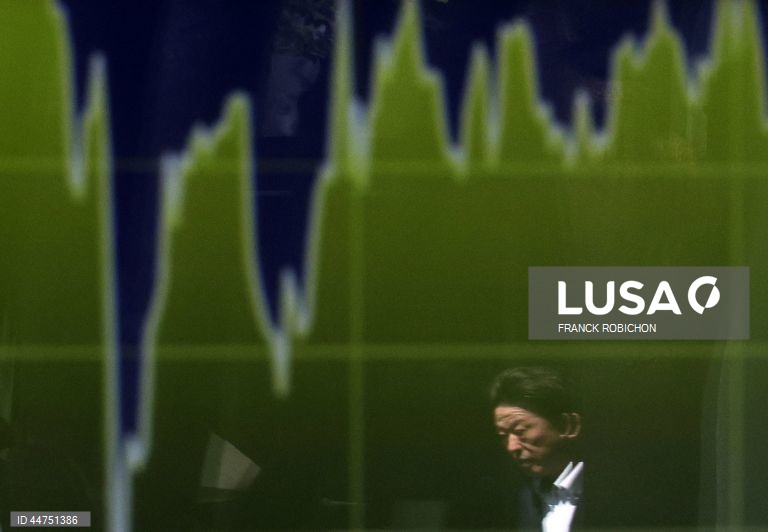 Bolsa de Tóquio abre em terreno ligeiramente positivo com Nikkei a ganhar 0,09%