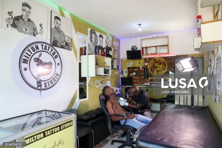 Moçambicanos começam a vencer preconceito da sociedade com tatuagens