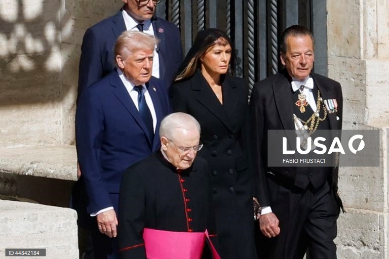 Chefes de Estado de todo o mundo prestam último tributo a Francisco