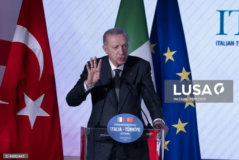 Erdogan avisa que ofensiva israelita pode desencadear vaga de migração para Europa