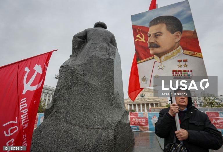 Rússia continua a reabilitar imagem de Estaline com filme sobre a sua vida